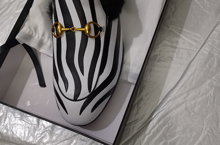 

Zebra slippers with hair cowhide leather with box Classic fashion Black rabbit hair slippers form woman, 23