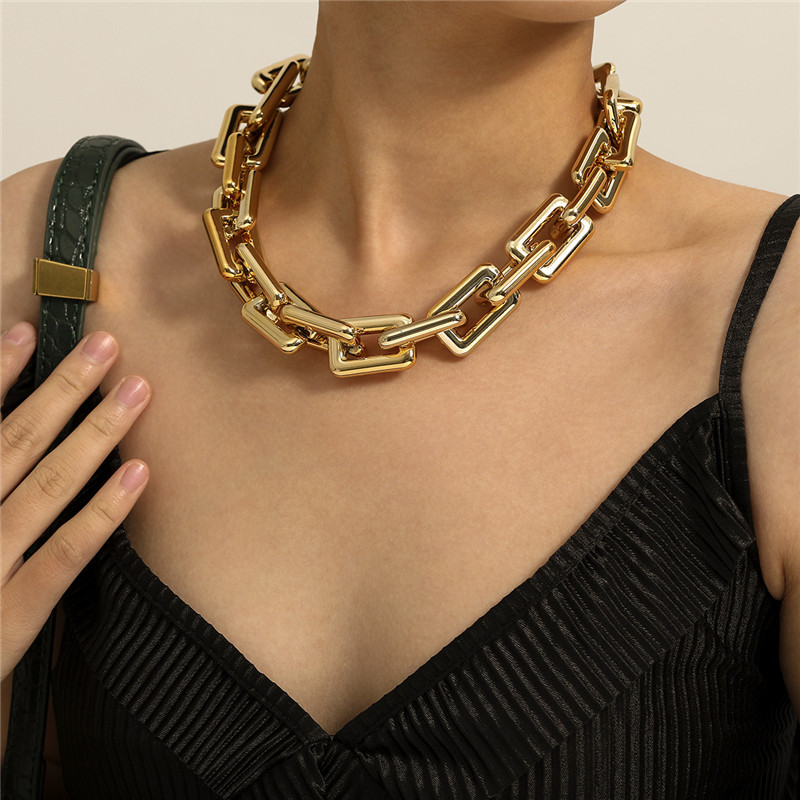 

Europe Fashion Hip Hop Women Gold Necklace Hollow Out Square Cross Chains Retro Thick Pendant Necklaces Jewelry Accessories Wholesale