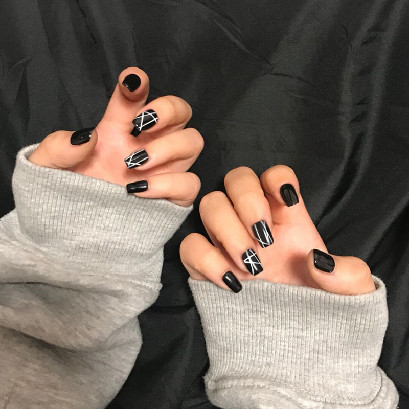 

24pcs Flat Simple False Nails White Line DIY Student Cute Press On Fake Nails Black White Punk Nail Extension Girl Nail Design, Color1