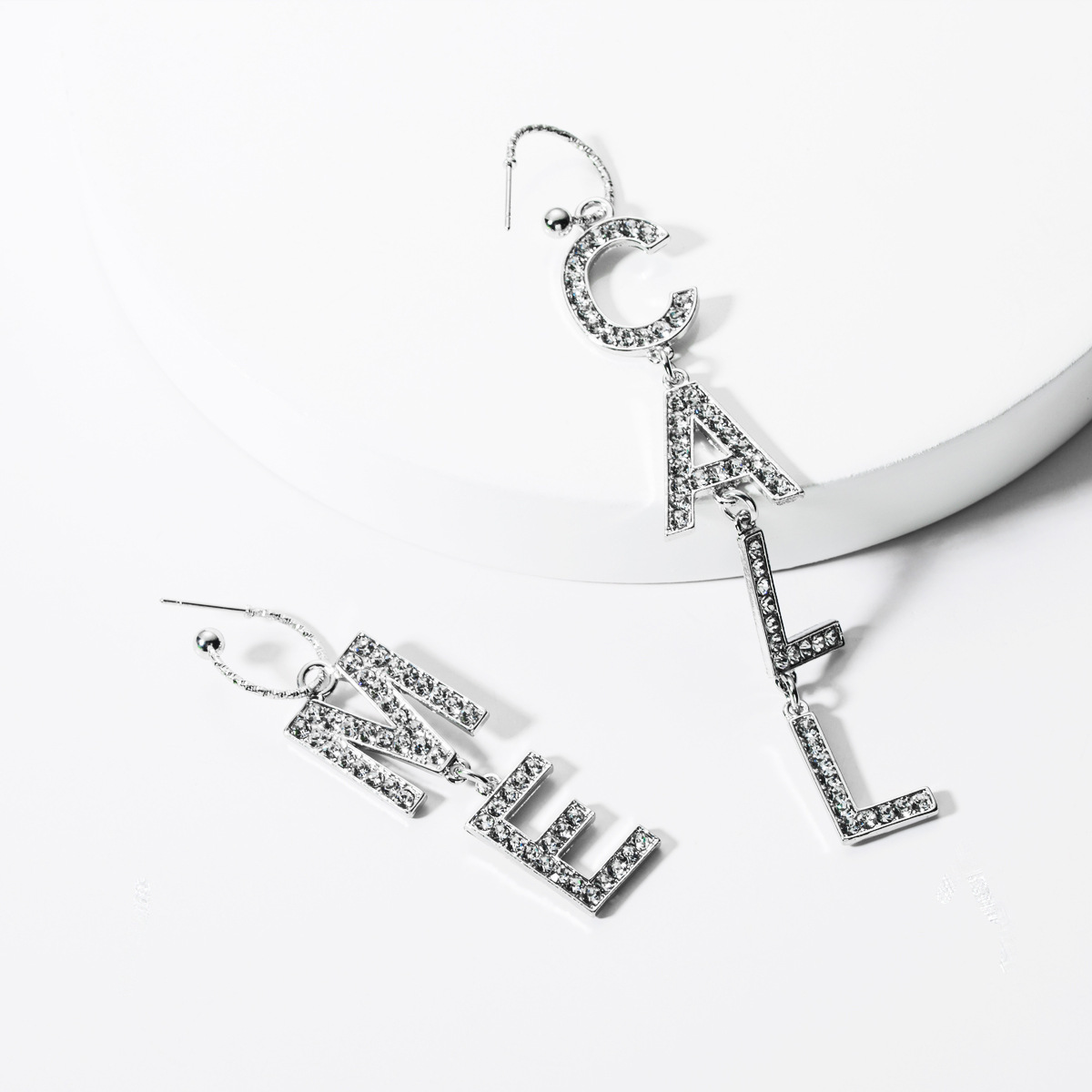 

Exaggerated letters CALL ME acrylic diamond earrings women's fashion ins style show earrings