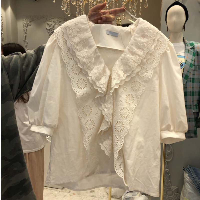 

EWQ] 2020 Summer New V-neck lantern Sleeve Ruffles Women Blouse Sweet Style Openwork Lace Hook Flower White Shirt QJ787
