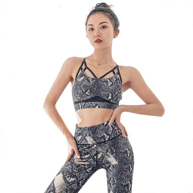 

Cross Beauty Back Sports Active Wear For Women Gym Sport Bh Bra Top Fitness Running Underwear Yoga Bra Printed Jogging Femme New, Black