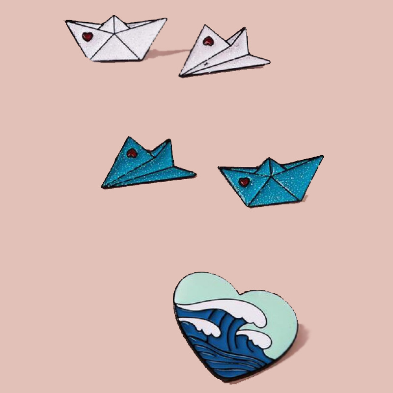 

Cute Small Pane Love Heart Funny Enamel Brooches Pins for Women Christmas Demin Shirt Decor Brooch Pin Metal Kawaii Badge Fashion Jewelry
