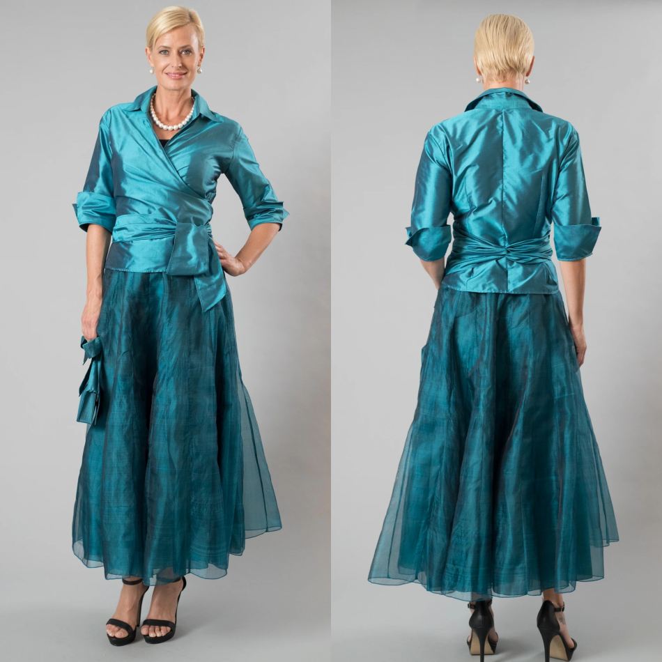 

2020 Elegant Mother of the Bride Dresses V Neck Long Sleeves Evening Gowns Custom Made Tea-Length Plus Size Wedding Guest Dress