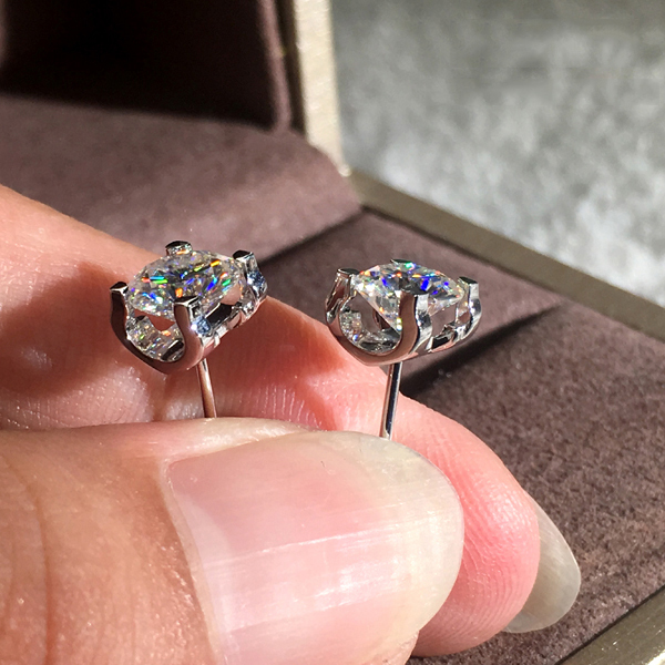 

RongXing Simple Fashion White Zircon 4 Claw Stud Earrings for Women Gold Color/Rose Gold Filled CZ Stone Earring Dainty Jewelry