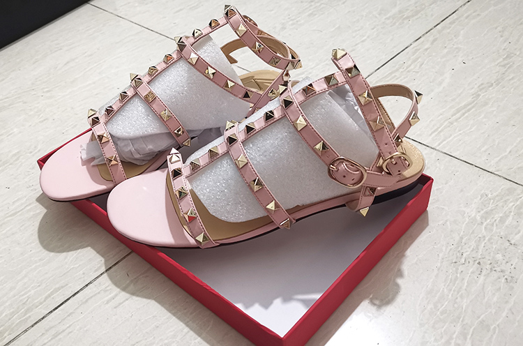 

luxury rivets sandals woman rivets Rubber low heel sandals for woman leather with box dust bag, Red
