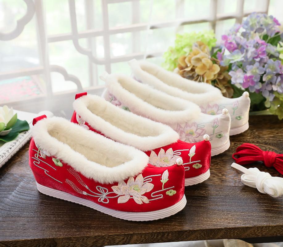 

Ancient Style Chinese Clothing with Soft White Strong Cloth Soles Bow Shoes Elevator Embroidered Shoes, Beige
