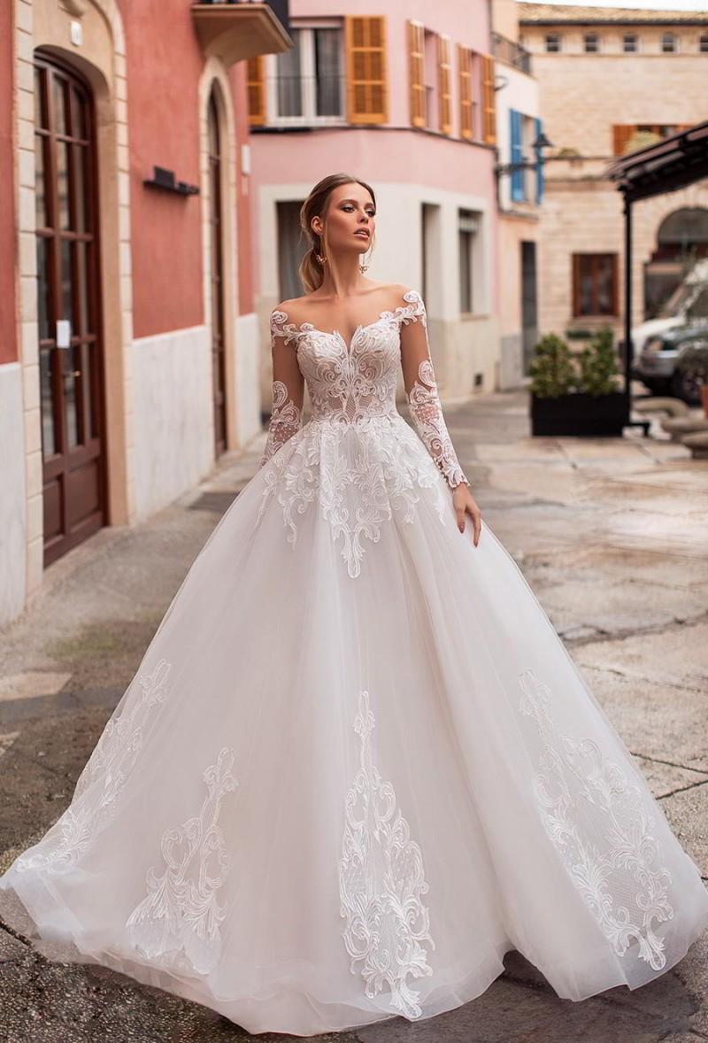 

Ball Gown Wedding Dresses Scoop Neck Long Sleeve Lace Bridal Gowns Princess Ball Gown A-Line Wedding Dress, Silver