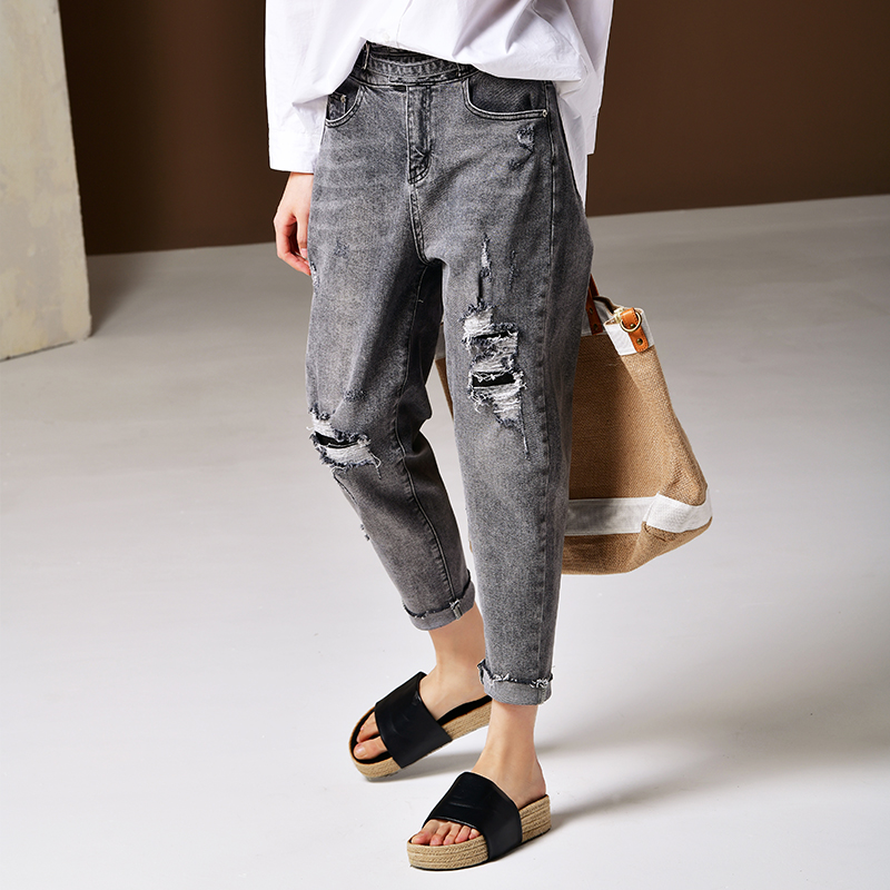 

MICOCO N3021 Korean version of large size hole straight tube flanged gray nine point jeans female