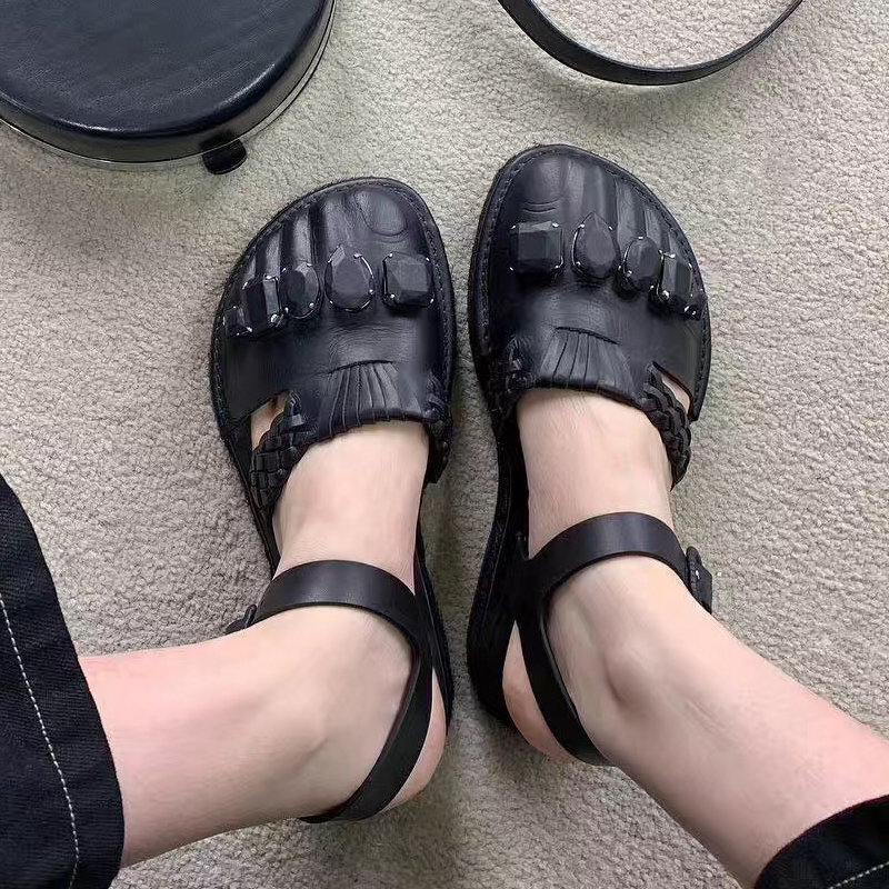 

2020 Designer Fashion Finger Sandals Ankle Strap Gemstone Black Braid Leather Flat Beach Shoes Women Gladiator Sandals
