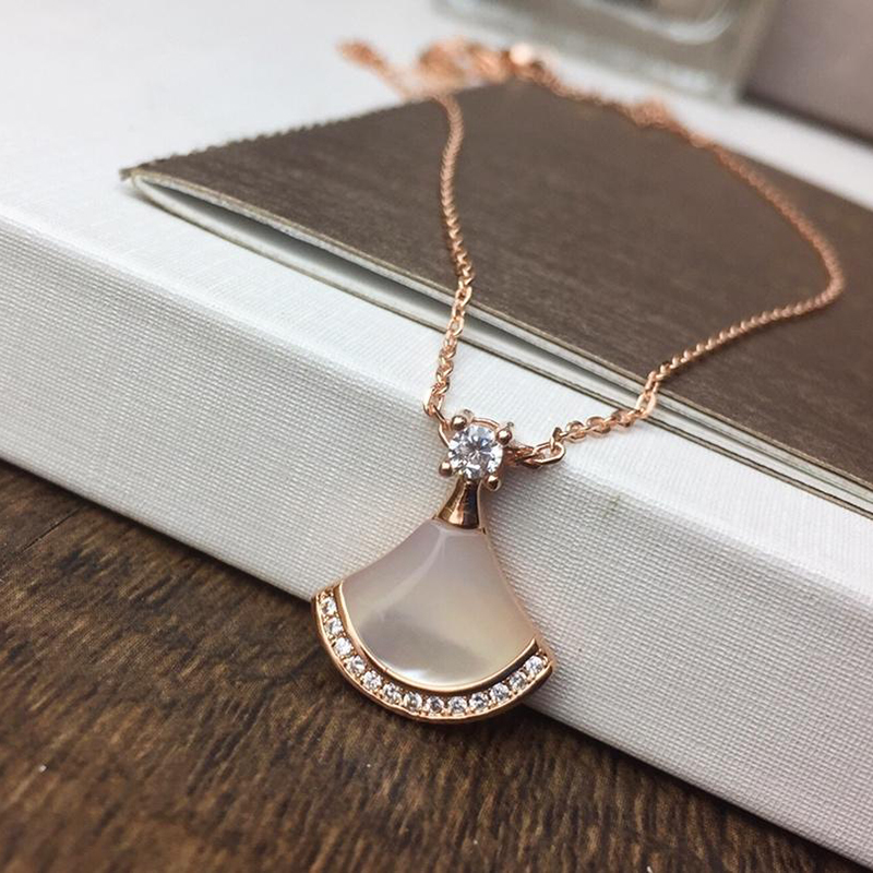 

Fashion Clover Fan Shaped Black Agate Diamond Gold Necklace Pendant Womans Fashion Jewelry for Womans Free Shipping
