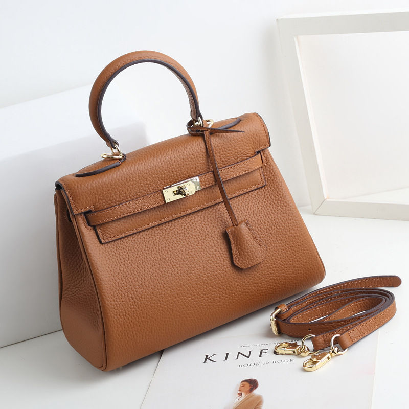 

2022 Designer Handbags Genuine Leather Luxurys Designers Bags Women Shoulder Crossbody Bag tote gold hardware Fashion Purses Match handbag wallet purse 25/28/32cm, Red