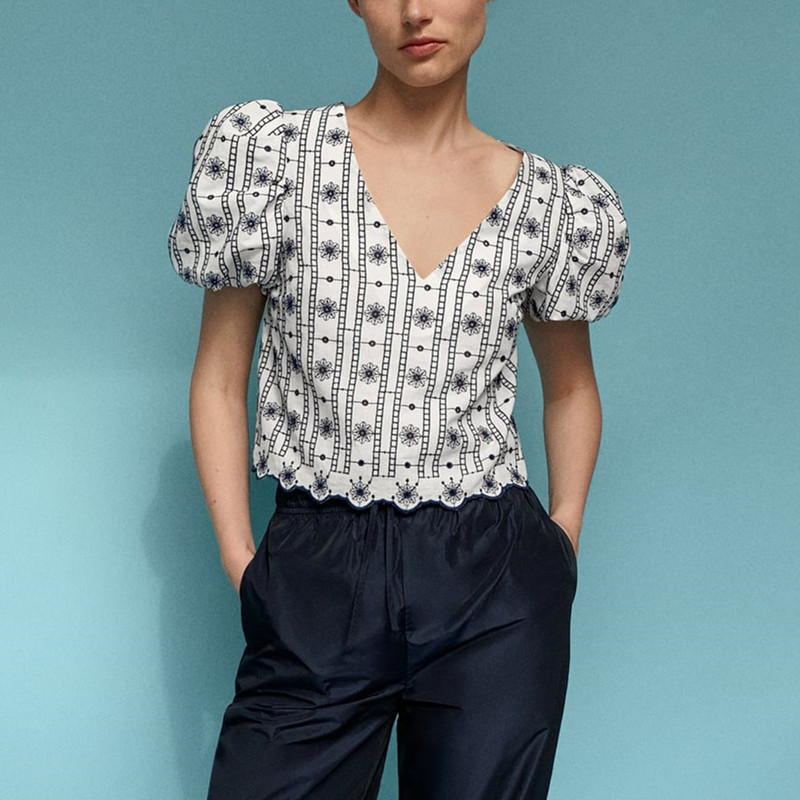 

2020 Embroidered Top V-neck Short Puff Sleeve Shirt Women Tonal Embroidery Summer Shirts Casual Streetwear Blouse Harajuku, As picture