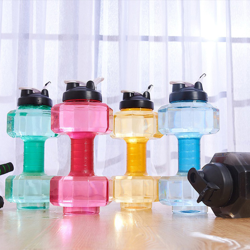 

Portable Dumbbell 1.5L/2.5L Capacity Trainer Water Bottles Leakproof Unbreakable Plastic Bottle Shaker Fitness Gym Kettle, Red