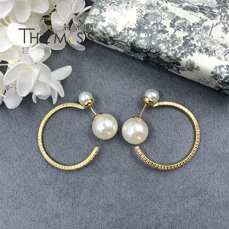 

D home/Dijia Net red high version rhinestone C character 2019 new all-match DJA Pearl letter earrings