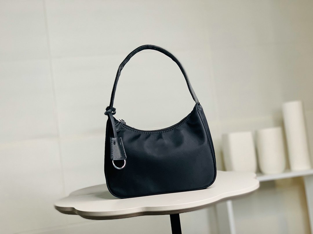 

Wholesale Nylon Hobo Bag Classic Accessories Fabric PR Mini tote Shoulder Bag Highest Quality Tote waterproof canva purse free shipping, Price different (no bag can't buy alone)