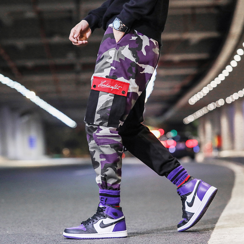 

Fashion Streetwear Men Jeans Loose Fit Spliced Designer Big Pocket Cargo Pants Purple Camouflage Hip Hop Jeans Men Joggers Pants