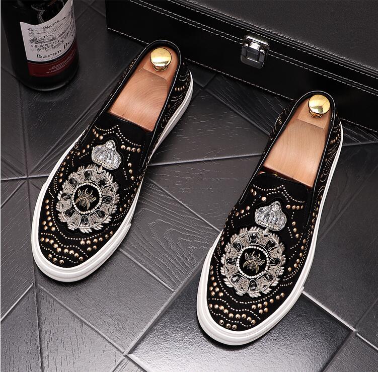 

2021 New luxury Dandelion Spikes Flat Rivets Leather Shoes Fashion Men embroidery Loafer Dress Shoes Smoking Slipper Casual shoe, Black