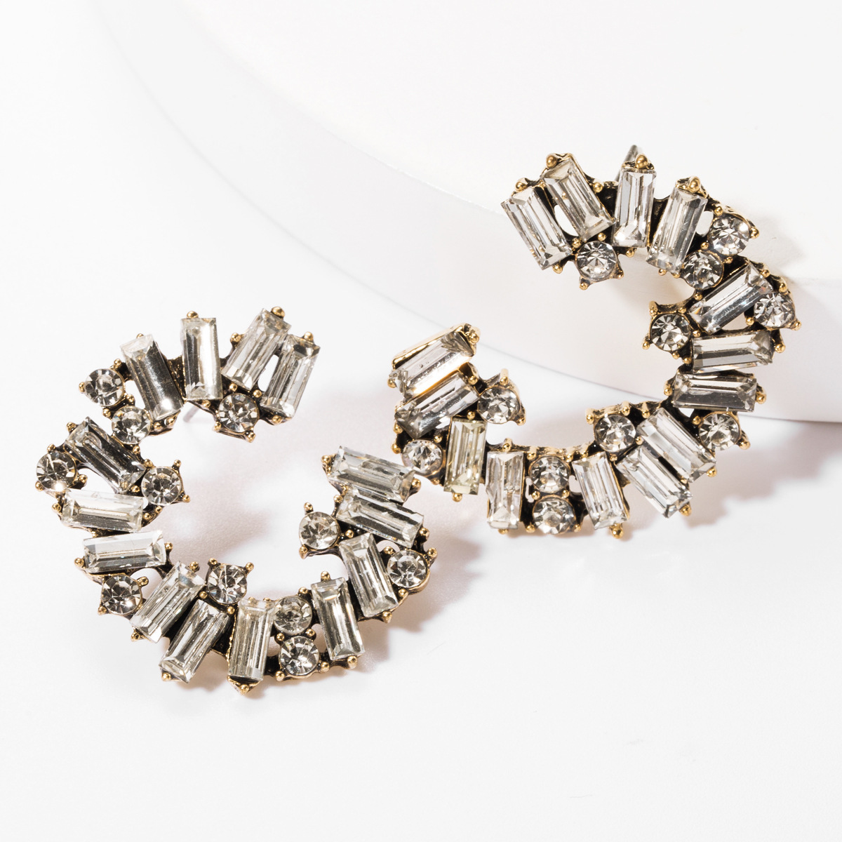 

Online celebrity ins style personality C- shaped alloy Diamond Diamond rhinestone full diamond earrings female fashion temperament earrings