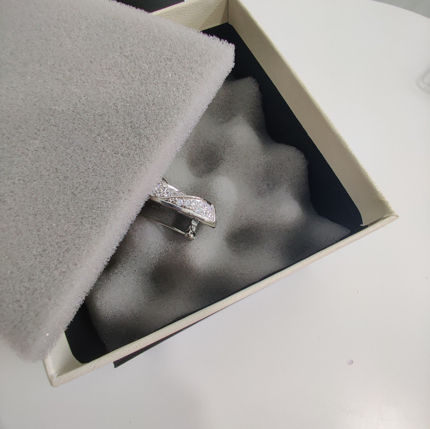 

Best Selling Product Brooch with Diamond Top Quality Brooch High Quality Brooch for Woman Wild Fashion Accessories Supply