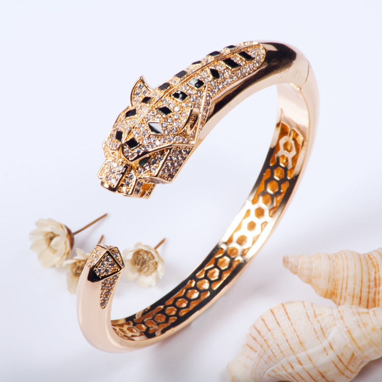 

European and American gold plated diamond inlaid machinery classic leopard head bracelet female bracelet animal hand jewelry wholesale, Golden;silver