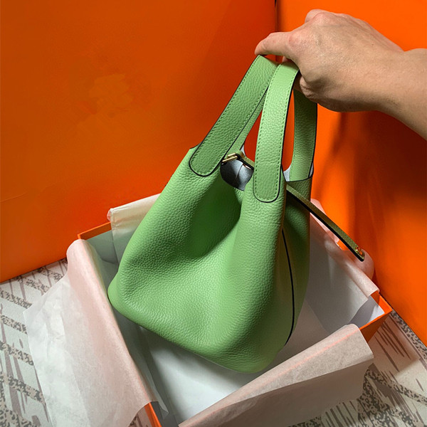 yellow handbag trend