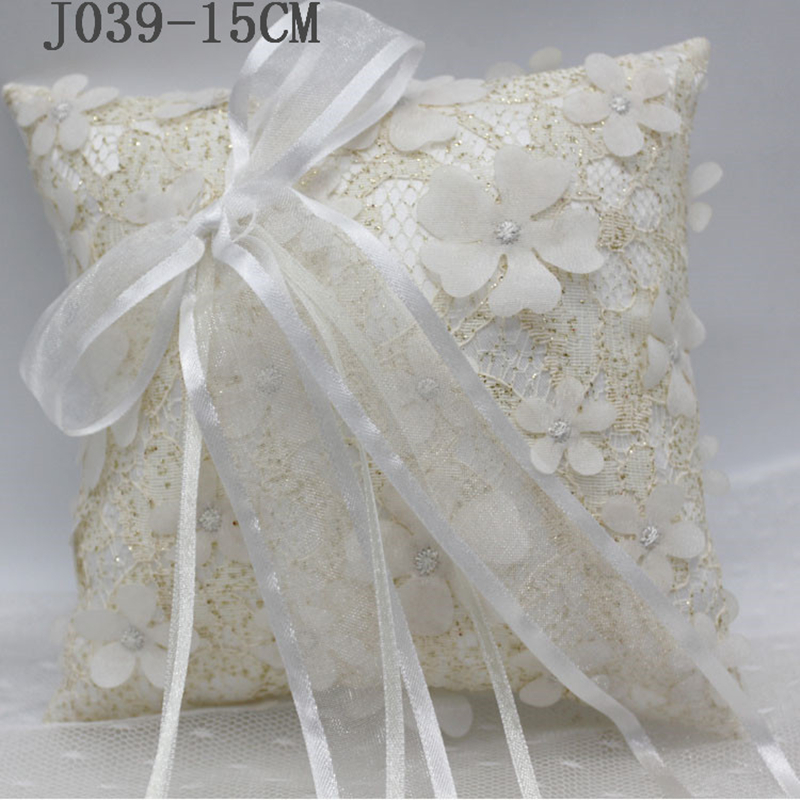 

2020 New Wedding Ring Pillow With Ribbons 15x15cm Flower Lace Wedding Ring Holder Marriage Ring Cushion Bearer Wedding Party Decoration J039