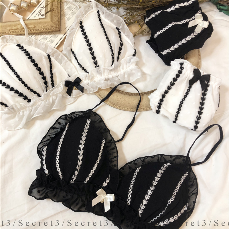 

Japan Hollow Sexy Bra and Panty Set Spandex Lingerie Set Underwire Bra Fashion Luxury Lace Womens Bras and Underwear Sets, Black