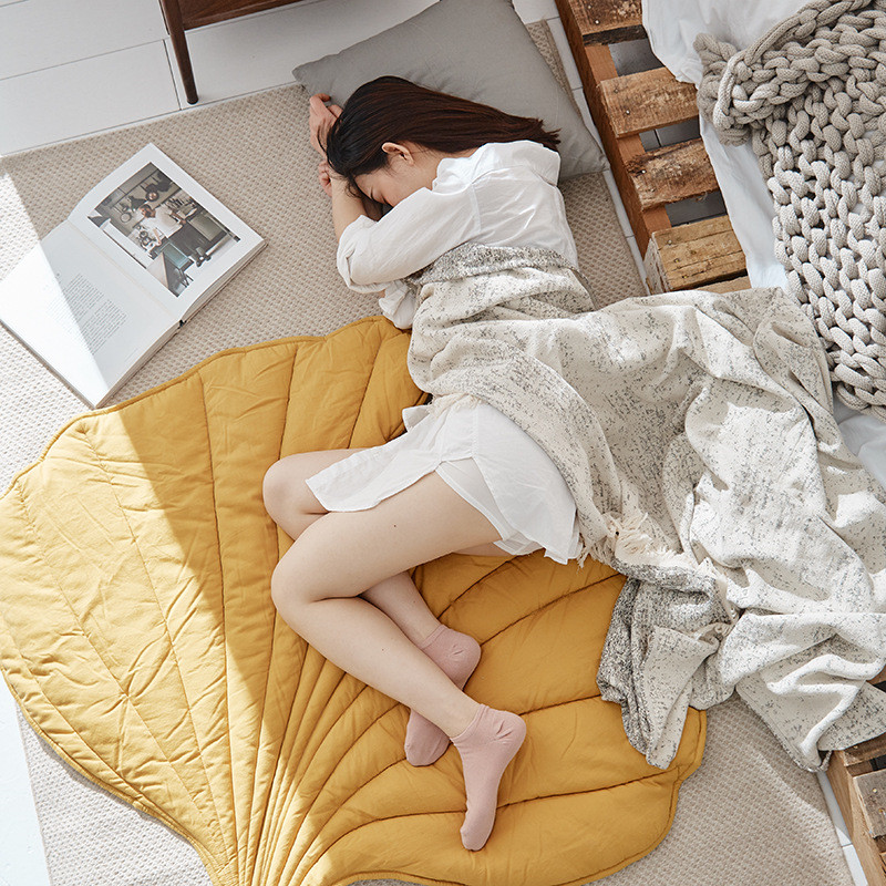 

Irregular Shape Summer Quilt Cotton Ginkgo Leaf Shape Air Conditioning Quilt Solid Color Multifunction Home Nap Blanket Cushion, Gray