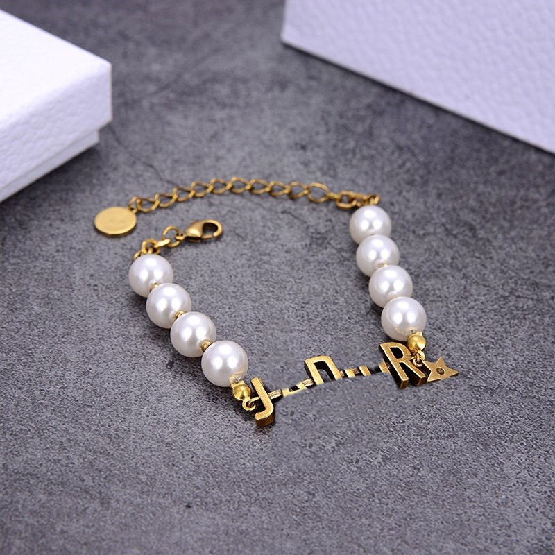 

Best Selling Gold Bracelet for Woman Retro Style Fashion Pearl Bracelet High Quality Brass Plating Bracelet Jewelry