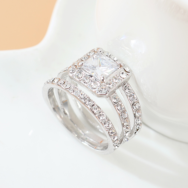 

Real Austrian Crystals Brand Zirconia Micro Inlays Fashion Ring for women New Sale Hot Round Se-142877