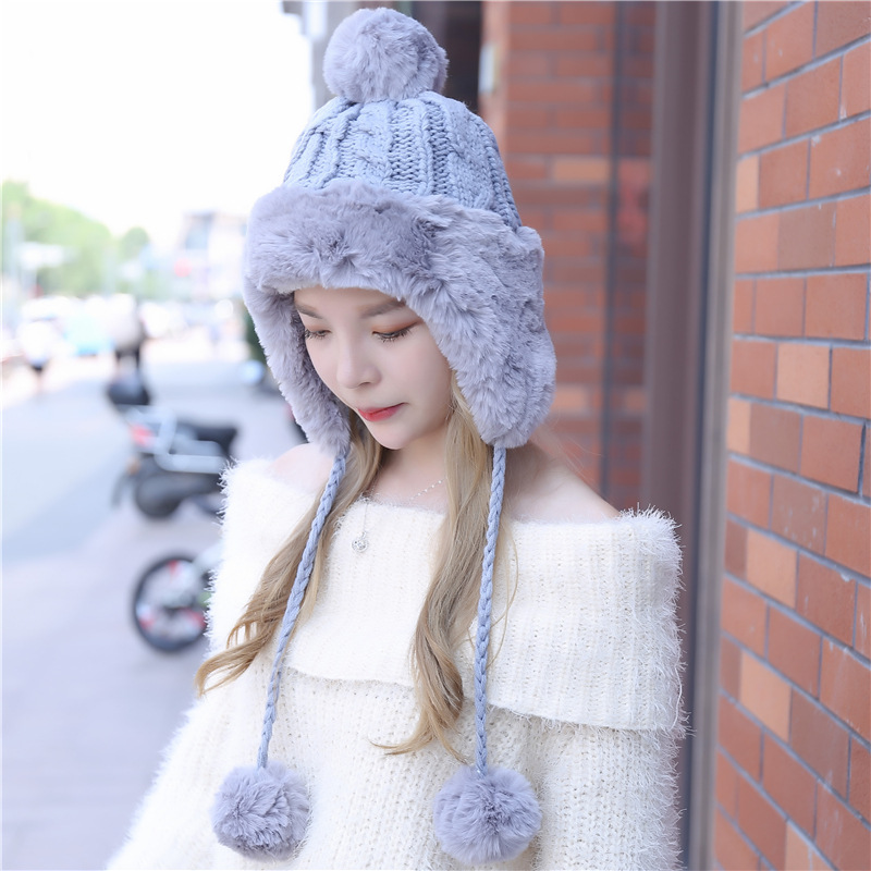 

Women's winter hair warm hat knitted thickened hat with wool balls, White