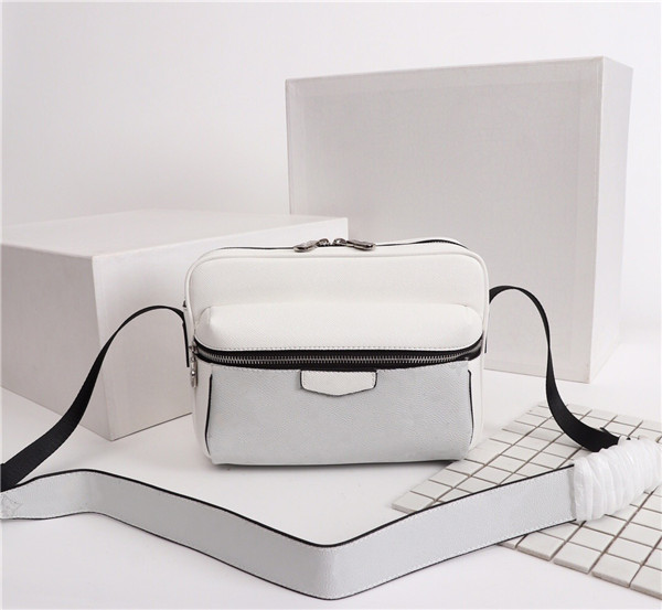 Fashion Postman Bag, Attractive Accessories, Spring Fashion Show, Functional and Practical One-shoulder Bag-image-569802248