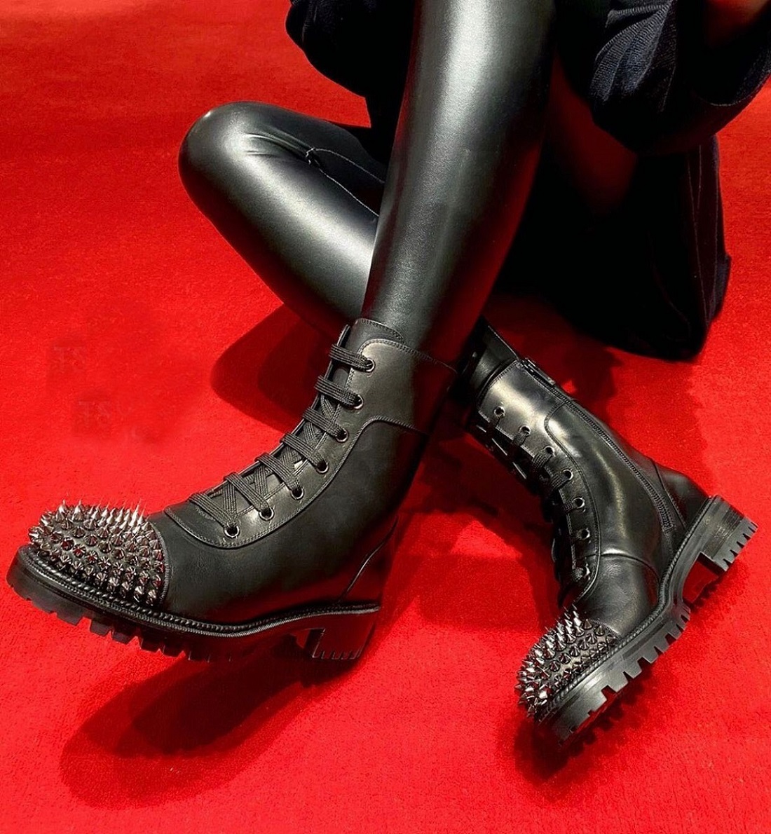 

Luxury Winter Brand Boots Super Quality Red Bottom Ts Croc Bottes Spikes Chunky Cleated Rubber Ankle Boots Red Sole Combat Booties Party Wed