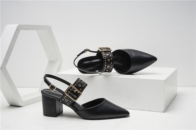 

2020 explosion models European and American rivets pointed buckle thick square high heel women cool shoes, Beige
