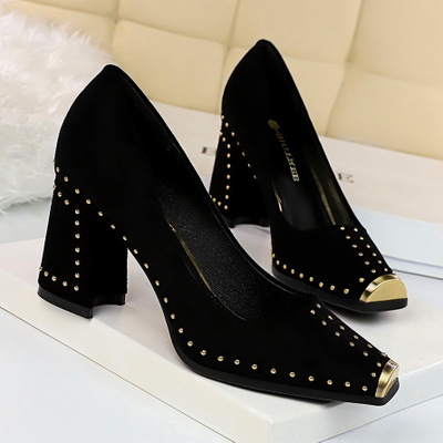 

2020 retro European and American fashion nightclub women's shoes thick heel high heel metal square head shallow mouth rivet sing, Black