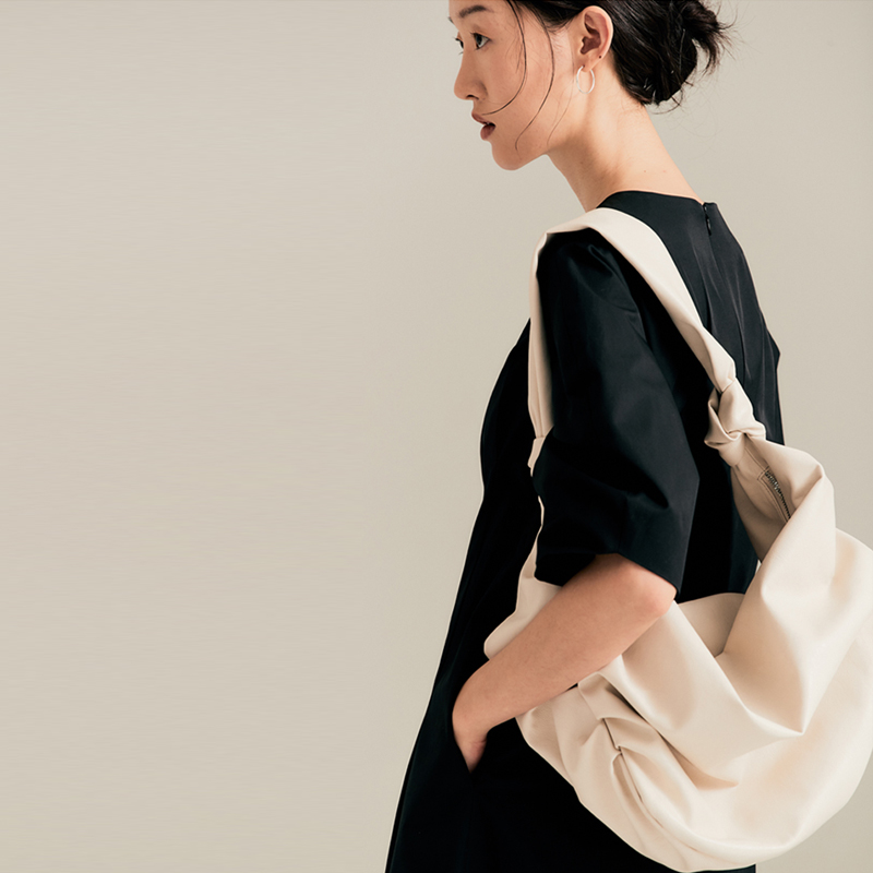 

Summer Fashion Casual Niche Design Large Capacity Female Bag 2020 New Personality Wrinkled Shoulder Messenger Bags, Black