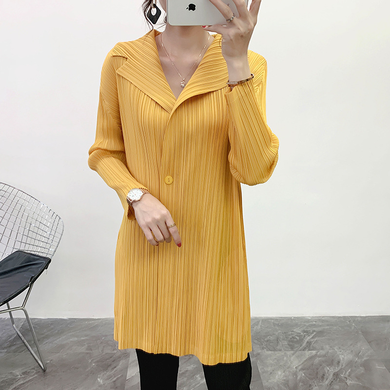

Plus Size Trench Coat 2020 Spring Lapel Collar Long Sleeves Single Button Elastic Miyake Pleated Casual Loose Coats Female, Black