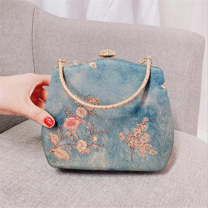 

2020 embroidery flowers wedding banquet bag metal handel women tote luxury women clutch wallets chain purse drop shipping M1551, Sky blue