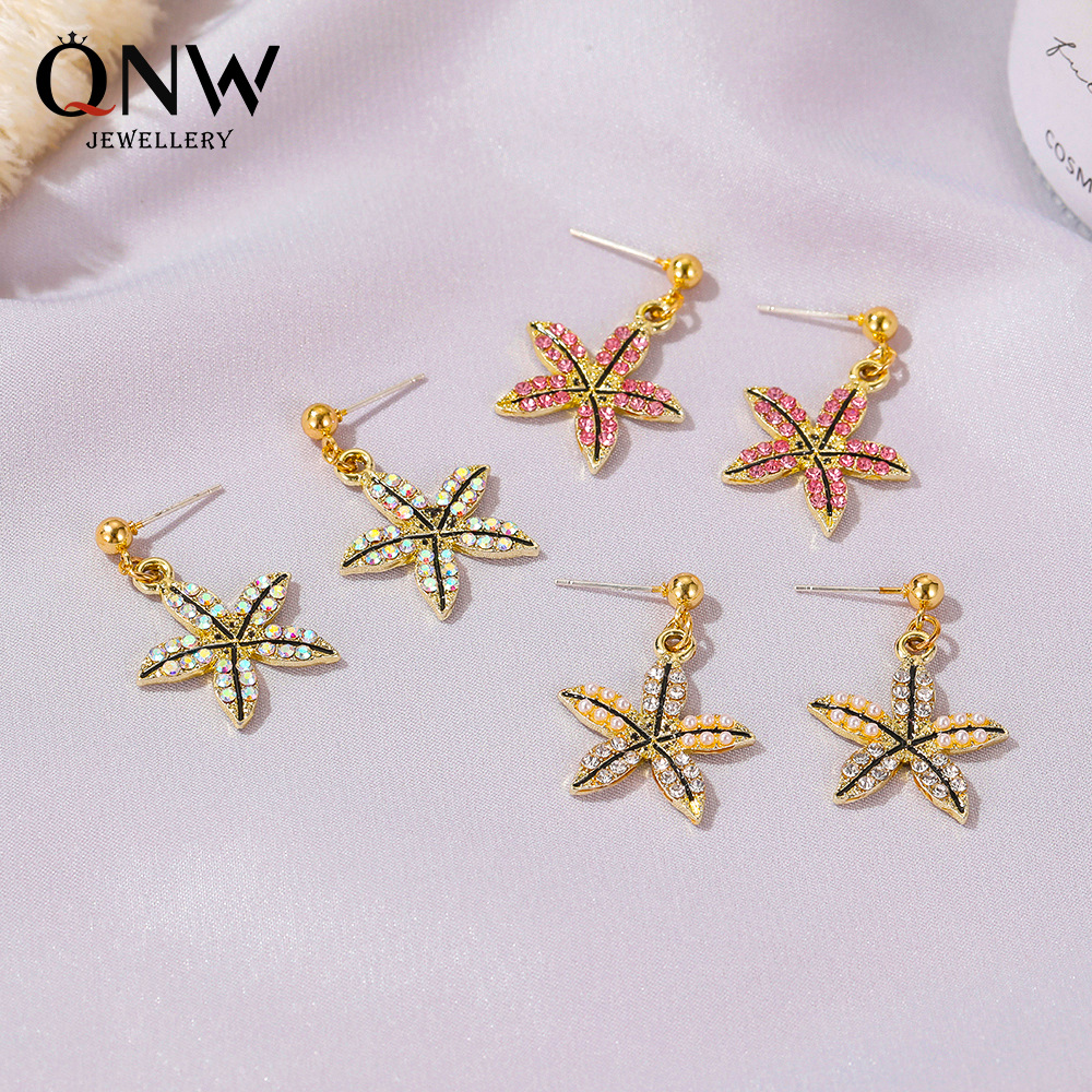 

New five-leaf clover earrings temperament ladies style five-petal flower earrings simple and colorful short earrings