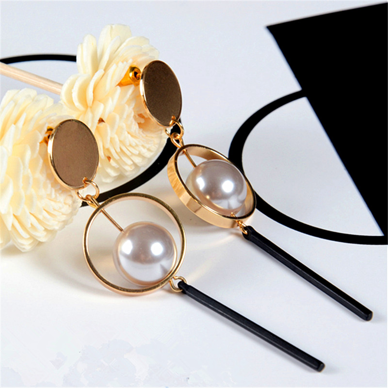 

New fashion accessories wholesale in Europe and the jewelry design restoring ancient ways of pearl earrings Female group