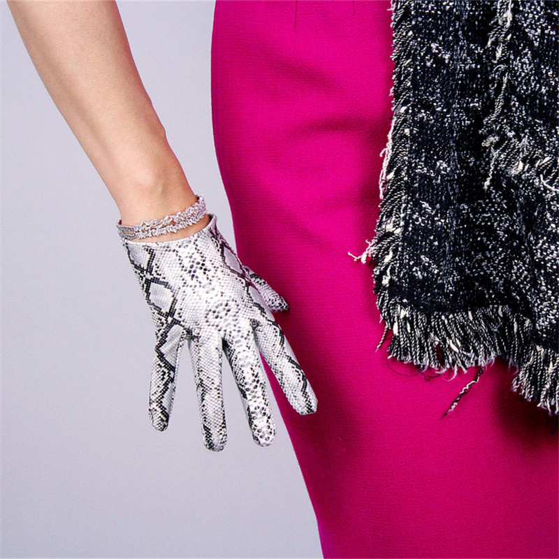 

Fashion Ladies Gloves 16cm Patent Leather Ultra Short Simulation Leather PU Gloves Bright Skin Python Pattern TB80