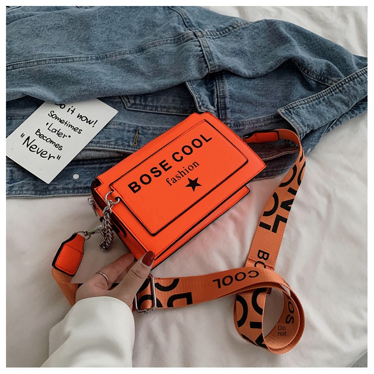 

New-Ultra-Fire Sports Fashion Broadband Messenger Bag 2020 Summer Popular All-match Lettered Shoulder Square Sling Bag, Honeydew