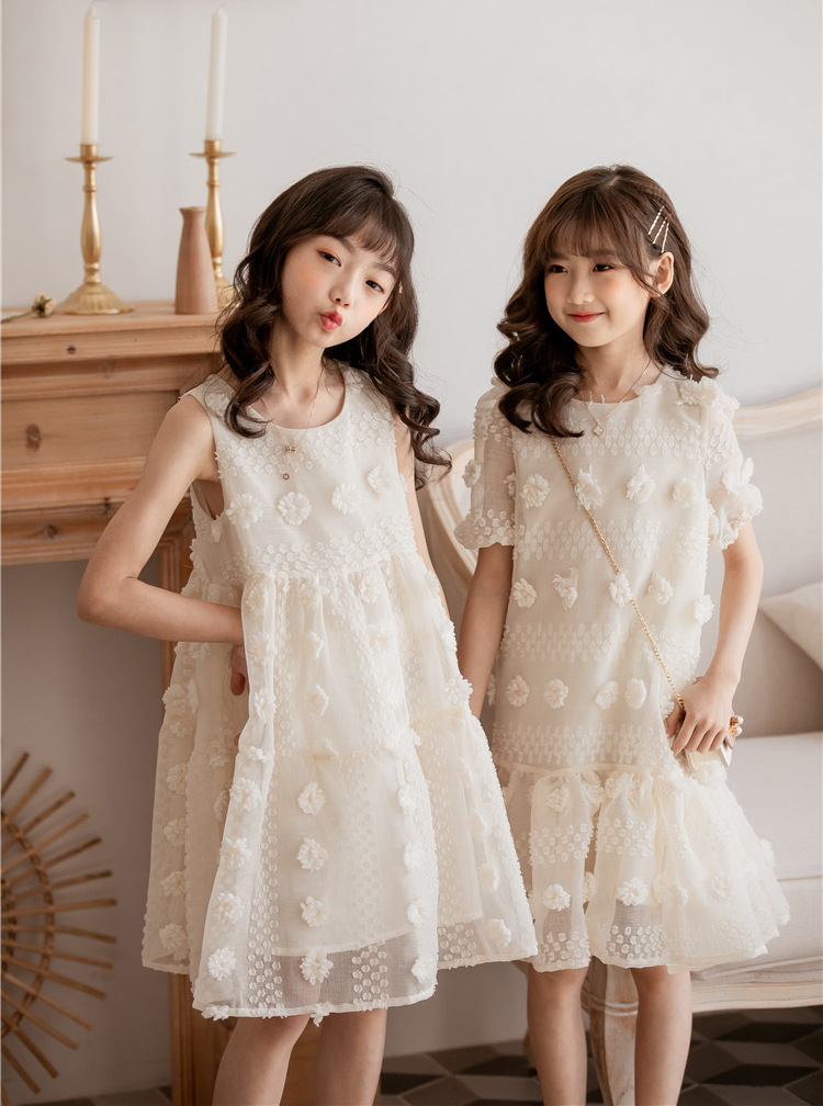 

Girls Summer Embroidery Lace Dress 2020 New children stereo flower lace princess dress kids fly sleeve dress A4032, Red;yellow
