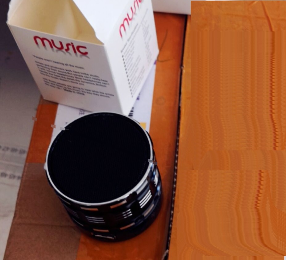 

Portable Wireless Bluetooth Speaker S28 with Built in Mic TF Card Handsfree Mini Speaker with Retail