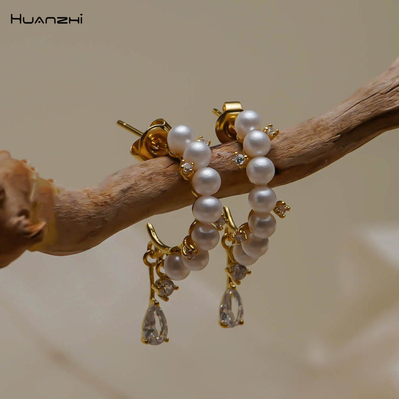 

HUANZHI 2020 New Vintage Geometric Irregular Twisted Metal Pearl Stud Earrings Tassel Earrings for Women Girls Jewelry Gifts