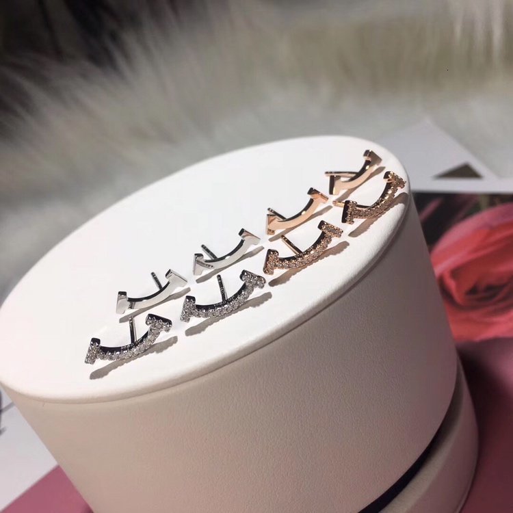 

2020 high quality fashion jewelry ladies earrings with party dresses best jewelry charm gorgeous stud earrings WQJU