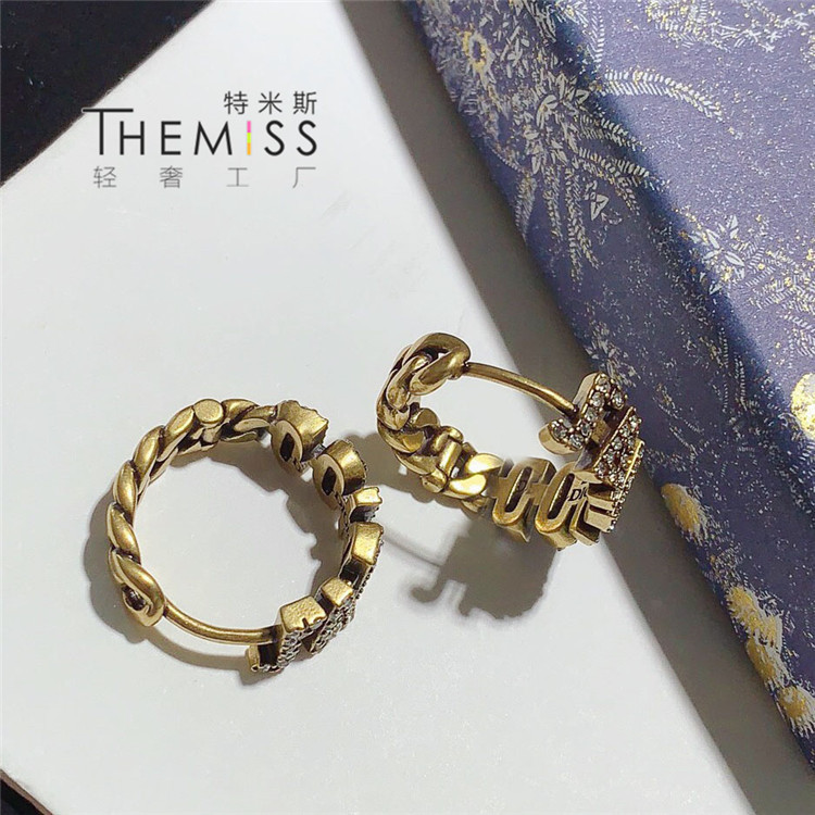 

Dijia/D six-letter earrings 2020 style diamond earrings