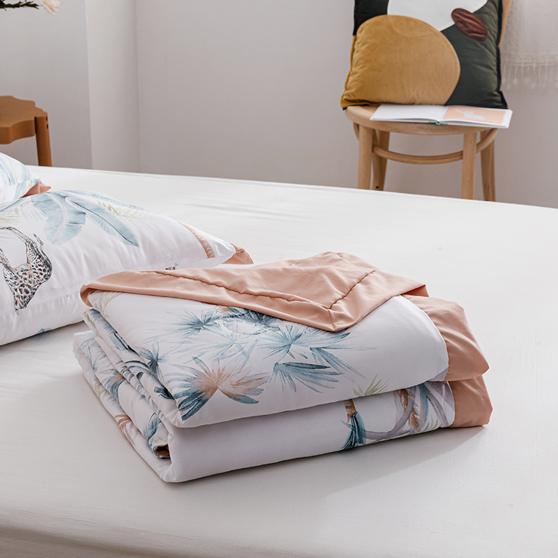 

Cute Animals Leaves Print Thin Quilt Bedding Throws Blanket No Pillowcase Summer Quilt Bedspread Comforter Bed Cover