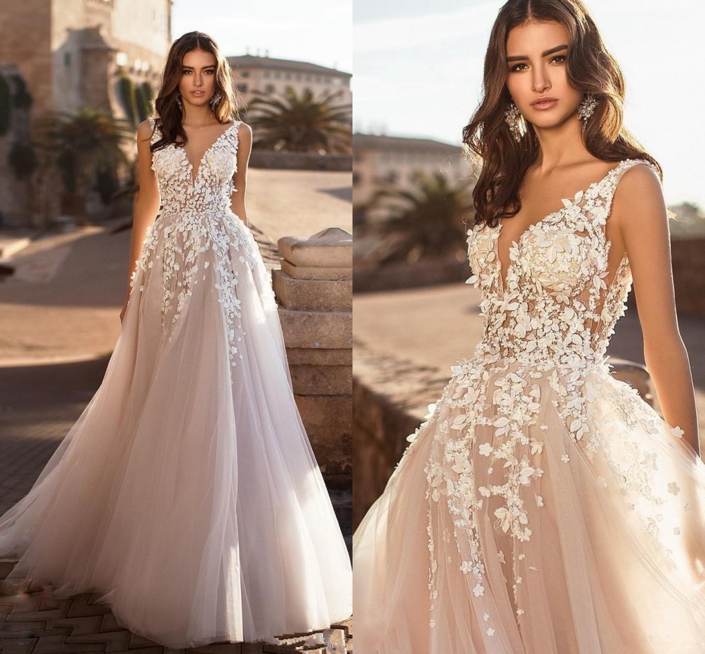 

2020 Graceful V Neck Beach Wedding Dresses Backless 3D Floral Appliqued Lace Bridal Gowns Tulle vestido de novia Plus size, Same as image